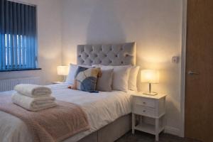 1 Bed Apartment Near Kelham Island, FREE Parking - Hosted by StayHostSave