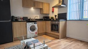1 Bed Apartment Near Kelham Island, FREE Parking - Hosted by StayHostSave
