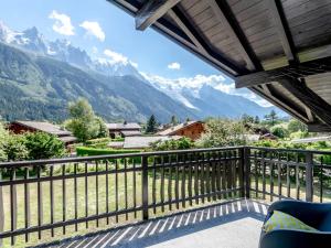 Demi-chalet familial à Chamonix - 8 pers, parking, WiFi - FR-1-343-227