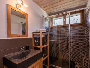 Appartement cosy avec terrasse au centre-ville, 4 pers, parking, WiFi - FR-1-343-222