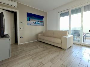 GIGI HOUSE appartamento PIAZZA MAZZINI 150m dal mare CON PISCINA e SPIAGGIA