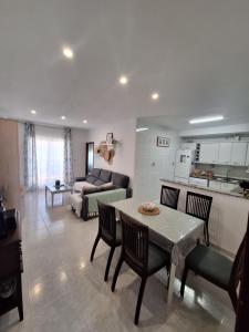 Centrico piso a 5 min de la playa, ac, wifi y parking incluido