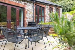 Fabulous 4 Bed Barn with Shared Pool, Noss Mayo