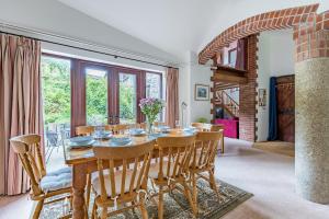 Fabulous 4 Bed Barn with Shared Pool, Noss Mayo