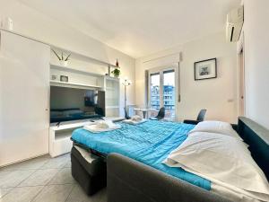 Chic Studio con Cucina Indipendente e Terrazzino