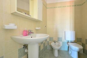Lovely flat with balcony near the city