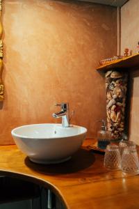 Casaluna, chambre climatisée dans maison de village