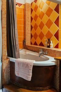 Casaluna, chambre climatisée dans maison de village