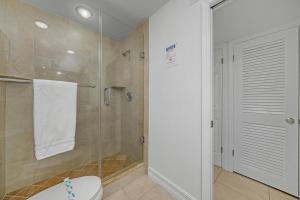 Downtown Naples Retreat - Walk to 5th Ave & Beach