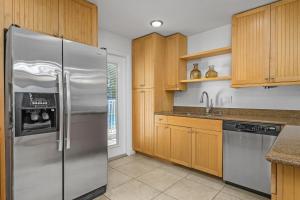 Downtown Naples Retreat - Walk to 5th Ave & Beach