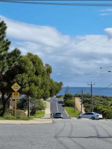 Cozy Home with Ocean View & Sunset- Walk to Falcon Beach