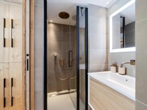 Duplex élégant à Val dIsère - 3 chambres, parking, proche centre - FR-1-567-145
