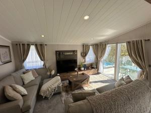 Luxury Lakeside Lodge L2 with Hot tub situated at Tattershall Lakes Country Park