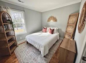 BOHO Beach Home 2 minutes to beach food and fun