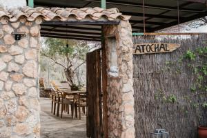 Cuevas El Atochal Orígenes