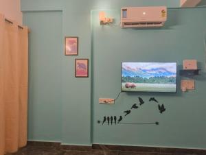 Cozy Breeze - Ocean Inspired Spacious 2BHK Stay