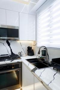 Platinum Luxury Apartment With Balcony