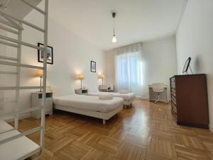 Aulenti Centrale Apt