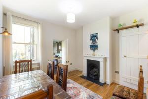 GuestReady - Chic Harrow Retreat with Garden Oasis