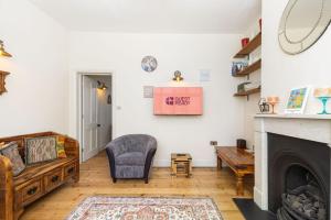 GuestReady - Chic Harrow Retreat with Garden Oasis