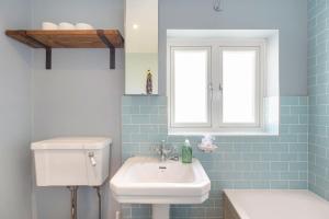 GuestReady - Chic Harrow Retreat with Garden Oasis