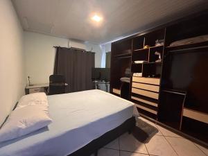 Apartamento na Av das Cataratas de 02 quartos