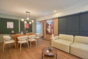 Modern Acacias Spacious 2BR with Balcony, Steps from Larcomar