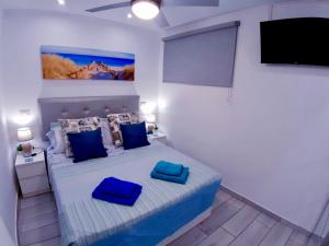 costa adeje -Wonderful poolside apartment