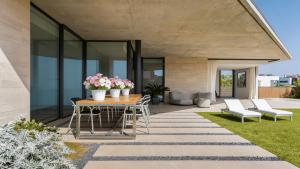 Villa Al Fresco Sitges Center and 10 minutes walk from beach Amaizing Design New Villa and new urbanization