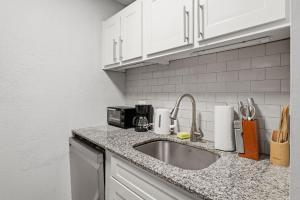 Modern 1BR Apartment Mid-Term Stay Durham