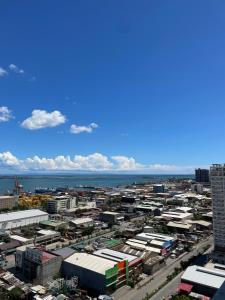 La Maria Rentals - Cozy 2 Double Beds with Balcony, Walk to SM Mall Cebu