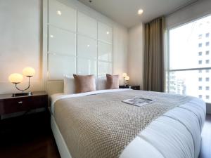 300m BTS l Large 68 sqm l Pool and Sauna