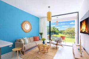 Cozy 3BR Golf and Pool View Apt