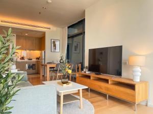 Near MRT l Fully Furnish l Steam and Suana