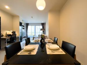 Near BTS l Large 98 sqm l Pool and Sauna