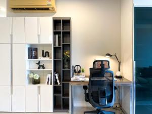 Near BTS l Large 98 sqm l Pool and Sauna
