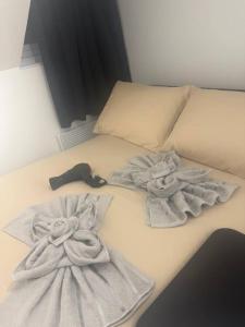 20 minutes to London Waterloo