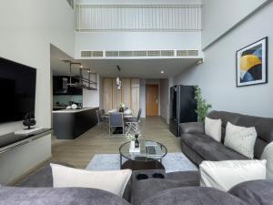 Near BTS l Large 110 sqm l Pool and Sauna