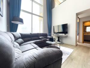 Near BTS l Large 110 sqm l Pool and Sauna