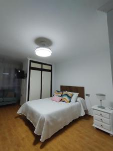 Zonas verdes, piscina cerca de playa Sana Ana