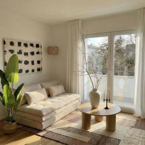 UP&GREAT Apartments - Modern Riverside Homes near Airport and Free Parking