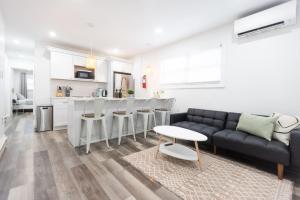 Coastal Charm, 1st floor, AC, KingB, Free parking