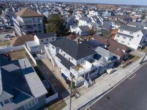 Coastal Charm, 1st floor, AC, KingB, Free parking