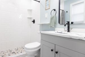 Coastal Charm, 1st floor, AC, KingB, Free parking