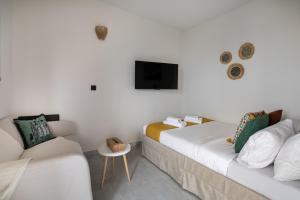 Oraya Chic Studio with Balcony in Athens
