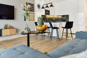 Golden Hour Apartments- Greeneri 33