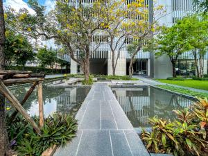 Near BTS l Fully furnish l Gym and Pool