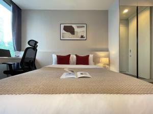 Near BTS l Fully furnish l Gym and Pool