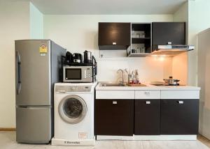 BTS Thong Lo l Large 64 sqm l Pool and Gym