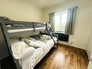 Wogan Mews - Dog friendly cottage near the sea with parking